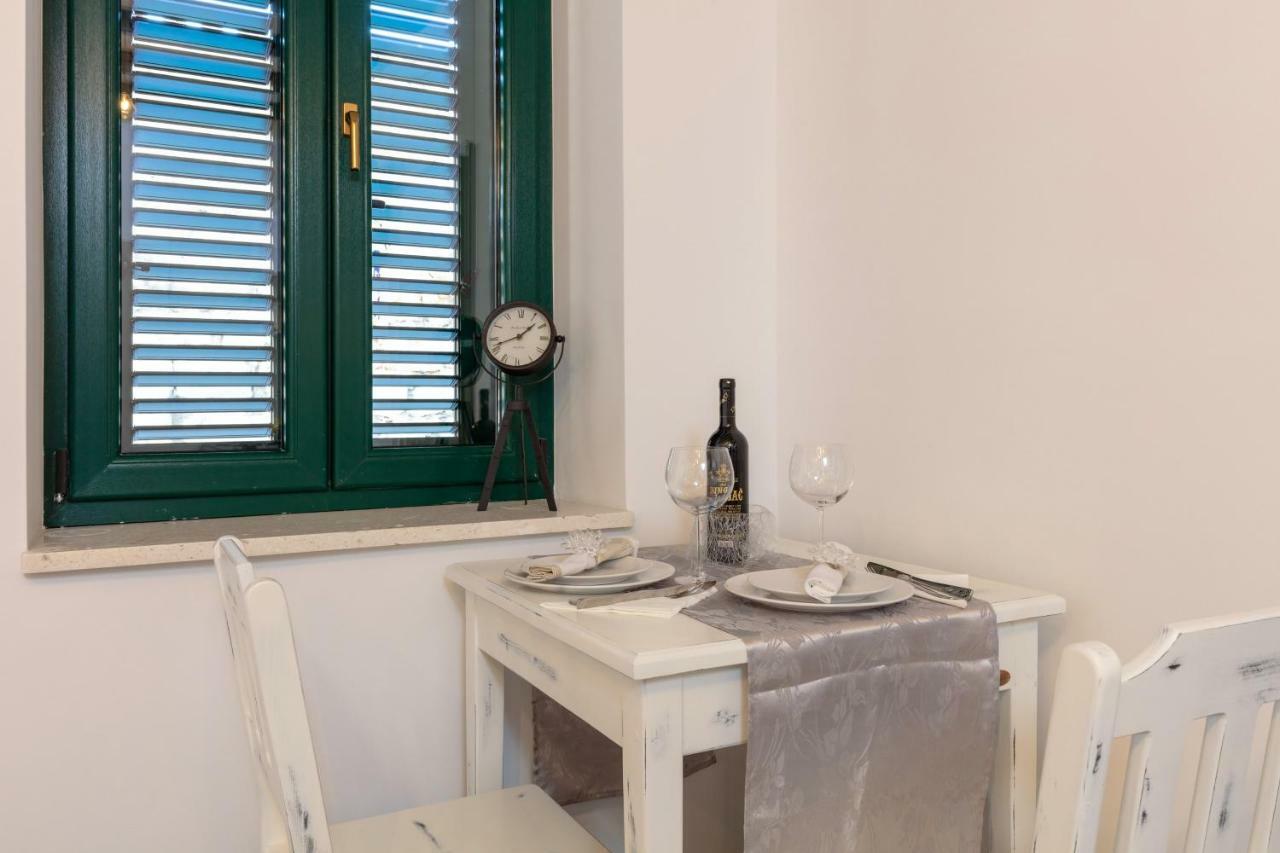Studio Apartments Insula Split Exterior photo